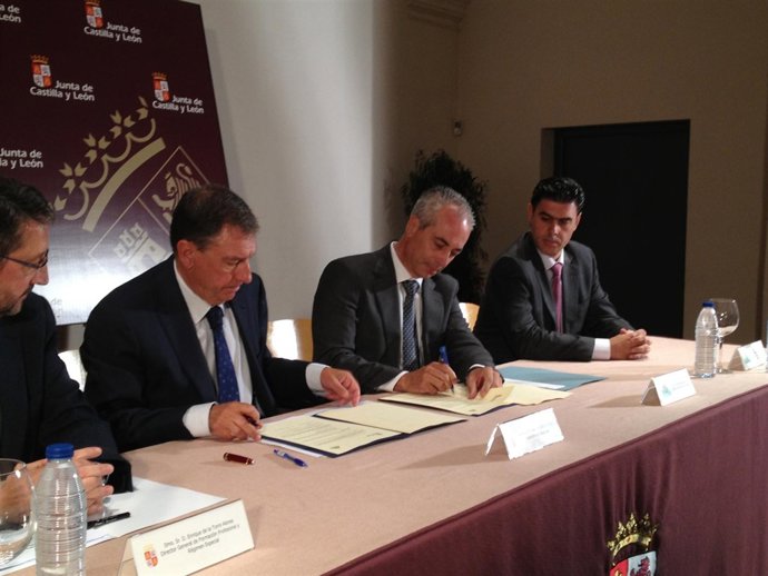 Firma convenio Mateos Leroy Merlin