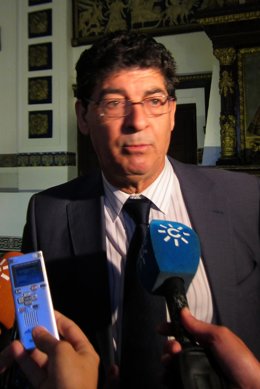 Diego Valderas, hoy ante los medios