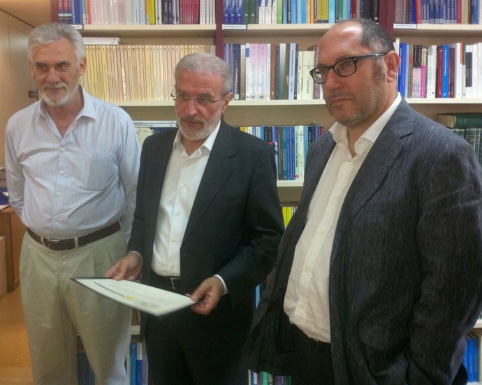 Josep Lluís Canet, el rector Esteban Morcillo y el premiado, Antoni Martí 