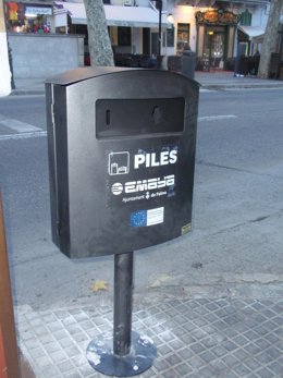 Contenedor de pilas en Palma