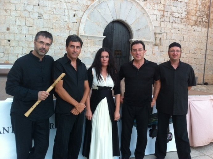 Mara Aranda y Capella de Ministrers 