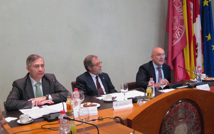 Carnero (d), Sacristán (c) y Laguna (i) en los Desayunos de Santa Cruz