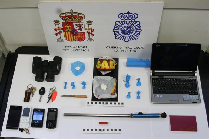 Material ocupado a los detenidos en la 'Operación Conde'.