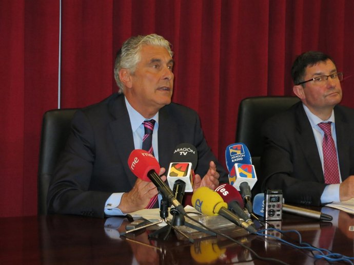 El consejero de Interior Antonio Suárez y el delegado de la AEMET, Amadeo Uriel