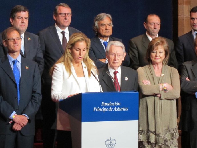 Arancha Sánchez-Vicario Leyendo El Nombre Del Ganador