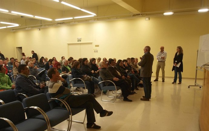 Ruiz Tutor, con los beneficiarios de los huertos