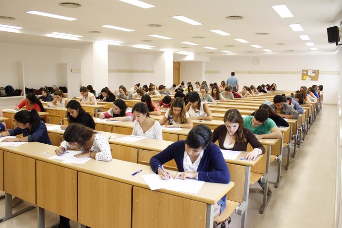 Alumnos realizan pruebas de Selectividad en la Universidad Pablo de Olavide 