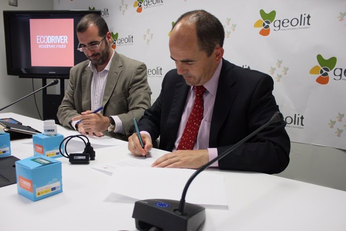 Calles y Muñoz firman el convenio sobre la experiencia piloto de Ecodriver.