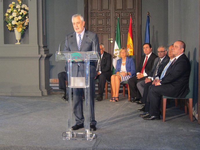 El presidente de la Junta, José Antonio Griñán, con rectores andaluces