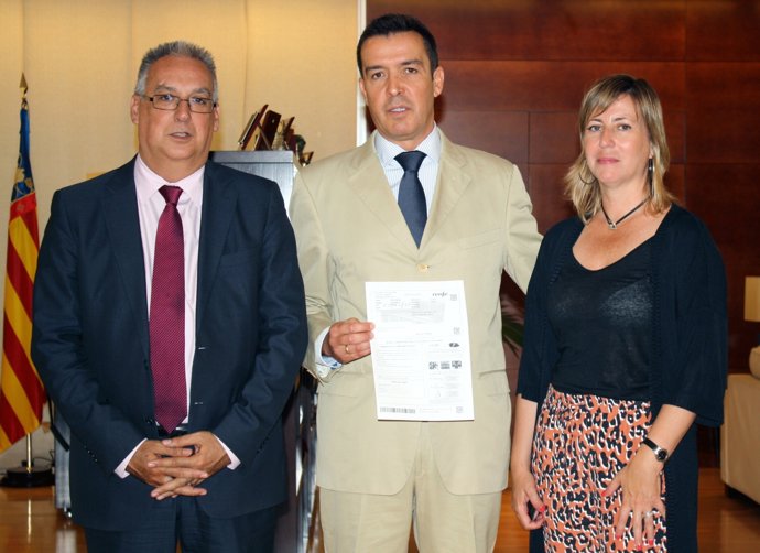 Agustín Navarro, a la izquierda, junto a J. Machado de Almeida y Gema Amor