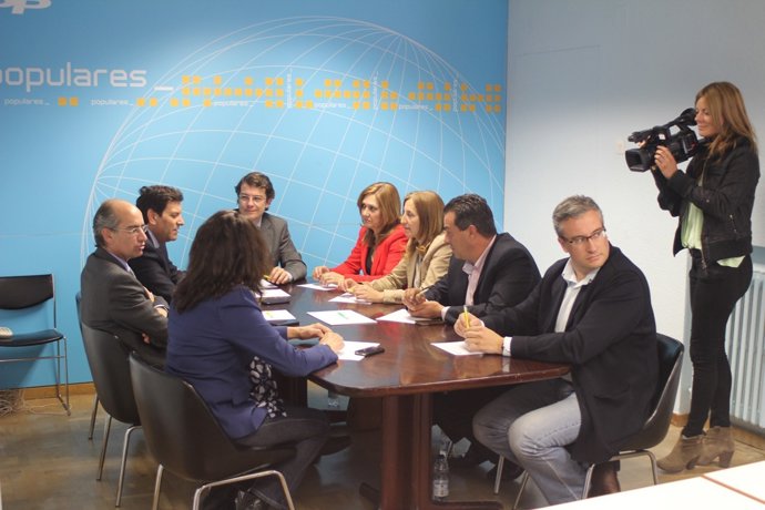 Reunión de Fernández Carriedo con parlamentarios del PP 