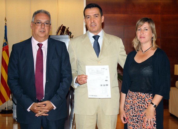 Agustín Navarro, a la izquierda, junto a J. Machado de Almeida y Gema Amor