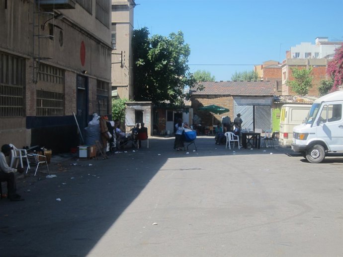 Asentamiento de inmigrantes en una nave del Poblenou de Barcelona
