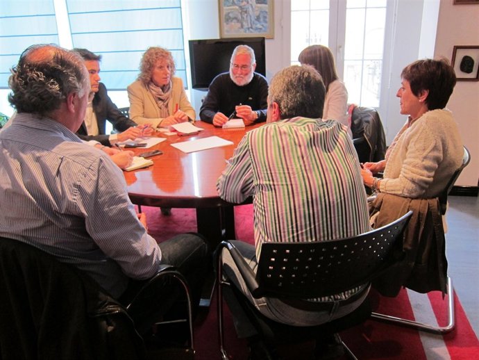 Reunión Eva Díaz Tezanos y María Jesús Cedrún y sus equipos