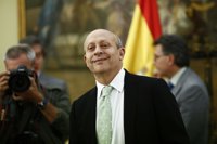 Las CCAA celebran la disposición de Wert para modular la exigencia de nota para acceder a las becas