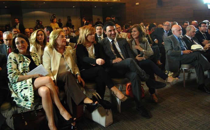 Soraya Rodríguez, Amparo Rubiales, Valenciano, Mario Jiménez y Carmen Calvo