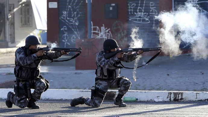 La policía dispara ante los disturbios de Brasil