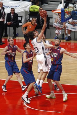 El Real Madrid se impone al FC Barcelona Regal en la final