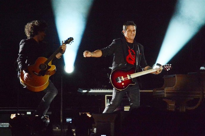 Alejandro Sanza sorprende a sus fans 