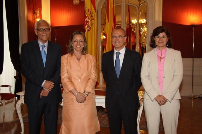 Queralt, a la derecha, en la toma de posesión