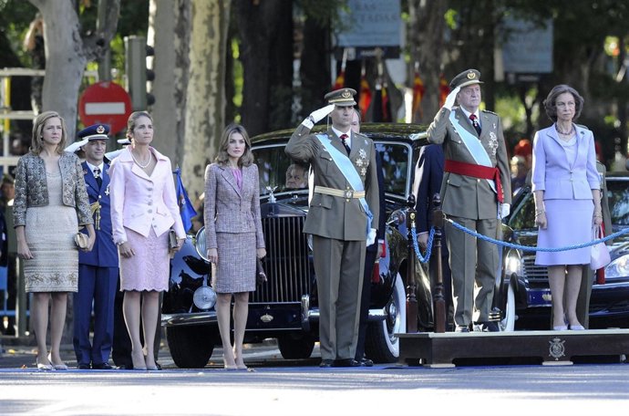 La Familia Real asiste al desfile militar en 2011
