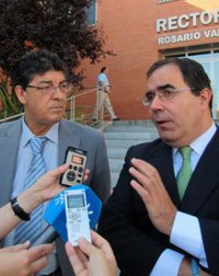 Valderas muestra su rechazo "de momento" a la reforma de la Administración de Rajoy y pide conocer la "letra pequeña"