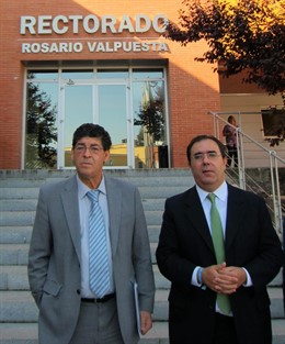 Diego Valderas, hoy junto al rector de la UPO