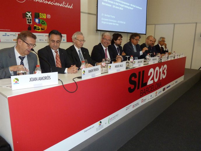 Mesa redonda 'Nuevas tendencias en transporte de mercancías por tren' 