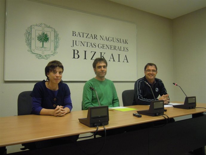 El alcalde de Orduña, Carlos Arranz, en el centro de la imagen