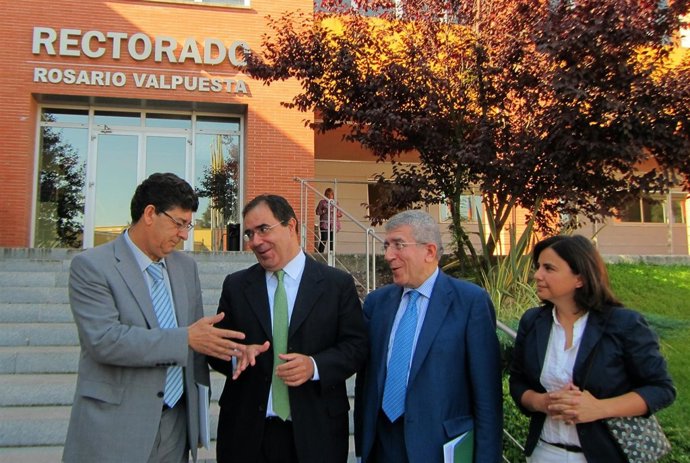 Diego Valderas, hoy junto al rector de la UPO