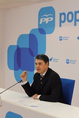 El portavoz del PP-A en el Parlamento andaluz, Carlos Rojas,