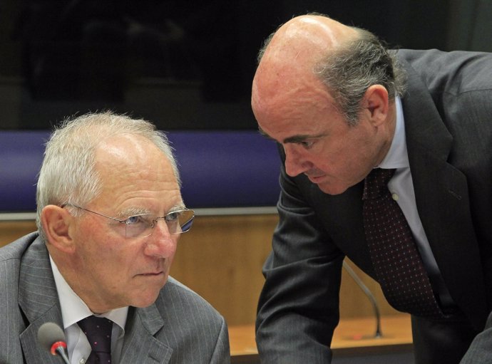 Wolfgang Schaeuble y Luis de Guindos en el Eurogrupo