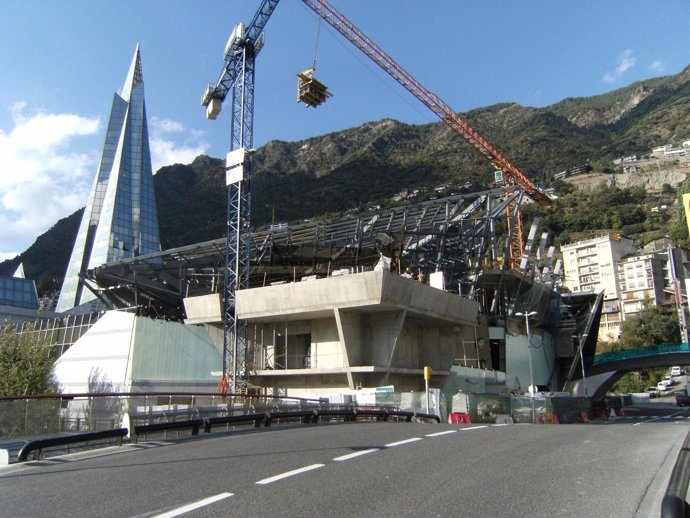 Centro Inúu construido junto al de Caldea (Andorra)