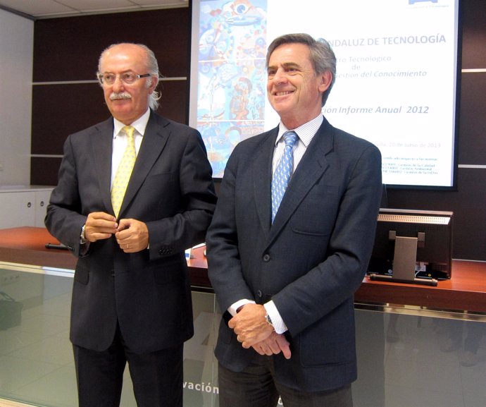 Miguel Ángel Luque y José Luis Calvo, hoy en rueda de prensa.