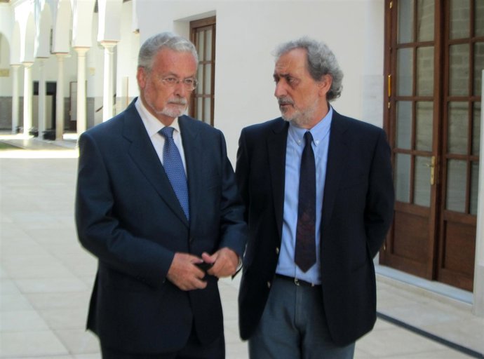 El nuevo defensor del Pueblo, Jesús Maeztu, y su antecesor, José Chamizo