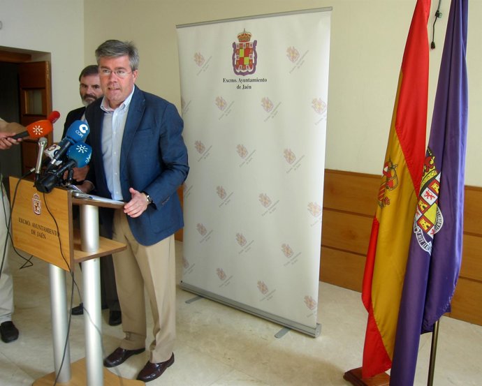 Fernández de Moya, junto a Lillo, informa del convenio sobre el Banco de España.