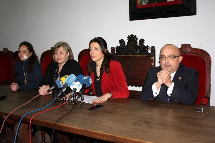  María Paz Fernández, e Isabel Barriga