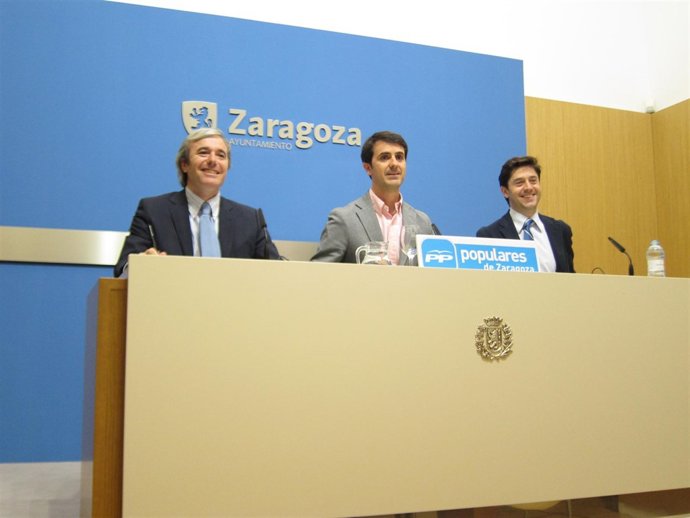 Azcón, Navarro y Contín (PP) en rueda de prensa en el Ayuntamiento