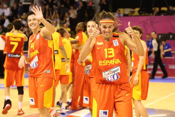 Amaya Valdemoro con la selección española femenina de baloncesto