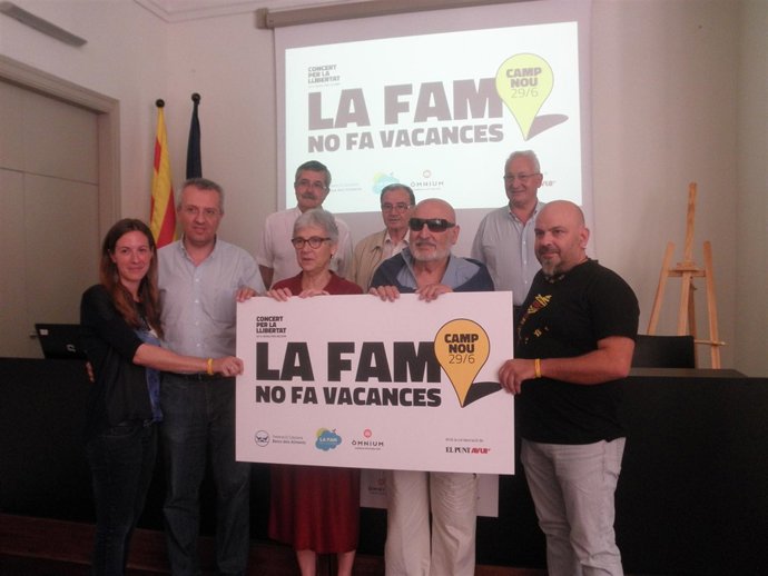 Recogida solidaria de alimentos en el Concert per la Llibertat