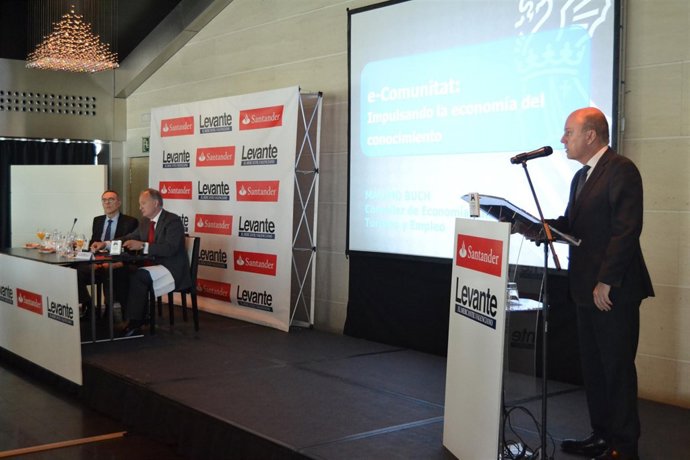 Buch en el Foro oganizado por el Santander y Levante