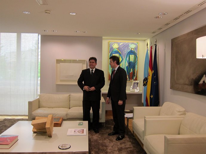 Reunión del embajador de Cuba en España y el presidente de la Xunta.