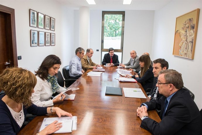 El consejero Iribas preside la reunión del Consejo Navarro de FP
