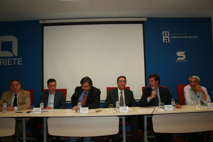 Acto de la firma del manifiesto de apoyo al polígono Pisa