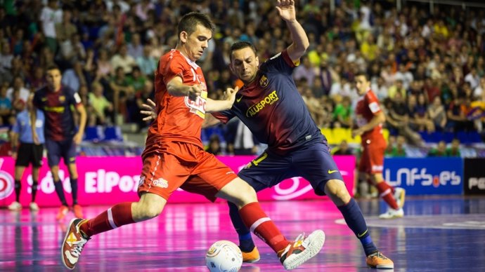 Álex (ElPozo Murcia) y Saad (FC Barcelona Alusport) en el Palau Blaugrana