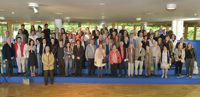 El alcalde de Santander, Íñigo de la Serna, con representantes vecinales 