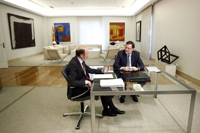 Rajoy y Rubalcaba en la Moncloa para sellar el pacto europeo