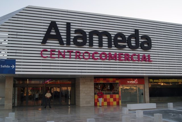 Abre sus puertas en Granada el Centro Comercial Alameda, que supondrá