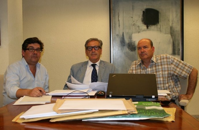 Reunión del jurado, integrado por Mañas, Pineda y Clementson