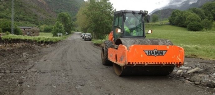 Construcción del paso provisional en la carretera A-139.